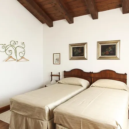 La Ghiandaia Bed and Breakfast *